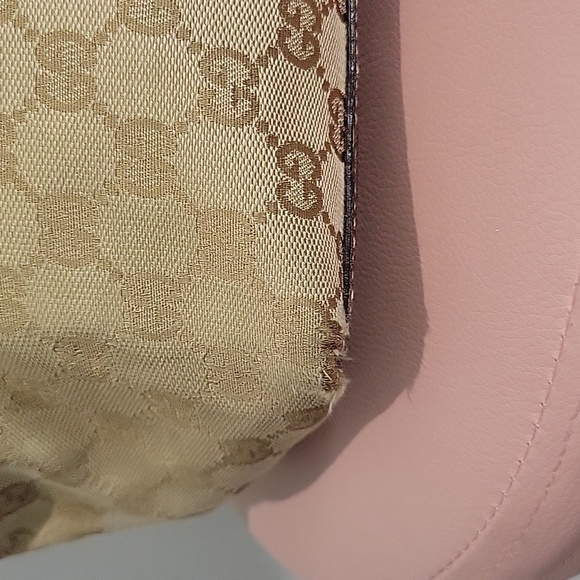 AUTHENTIC GUCCI PURSE - Picture 6 of 11